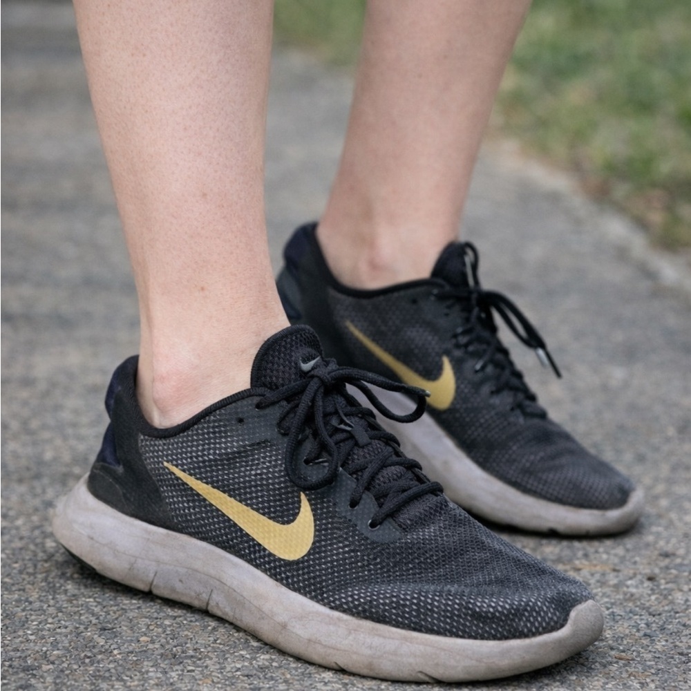 WOMEN’S NIKE FLEX SIZE 12 /EURO 44.5 RUNNING SHOES